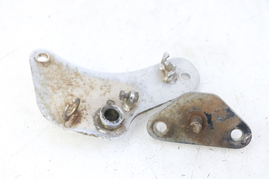 photo de PEDANA ANTERIORE SUPPORTO HYOSUNG GV AQUILA 125 (2000 - 2004)