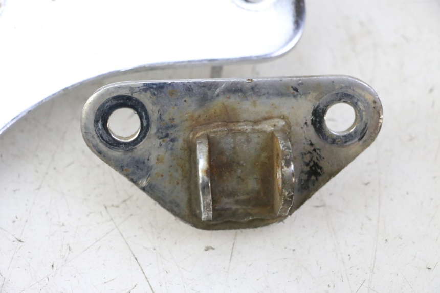 photo de PEDANA ANTERIORE SUPPORTO HYOSUNG GV AQUILA 125 (2000 - 2004)