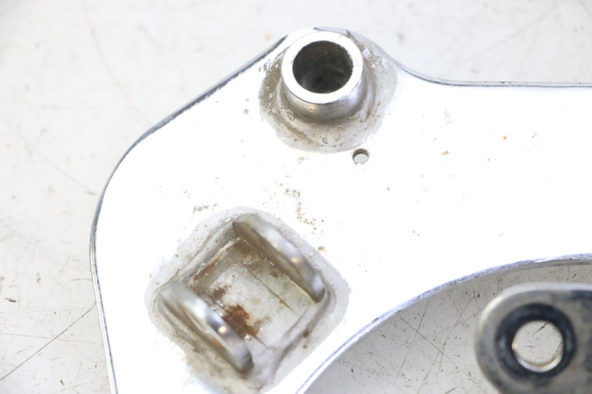 photo de PEDANA ANTERIORE SUPPORTO HYOSUNG GV AQUILA 125 (2000 - 2004)