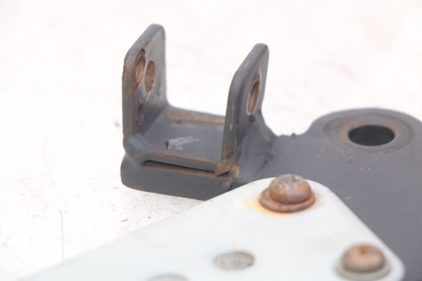 photo de COPPIA DI PIASTRE DI SUPPORTO PEDALE ANTERIORE YAMASAKI RAPTOR 50 (2013 - 2018)