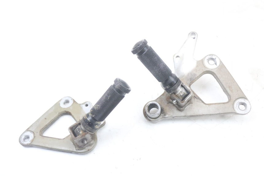 photo de PEDANA ANTERIORE SUPPORTO SUZUKI GS F 500 (2004 - 2007)