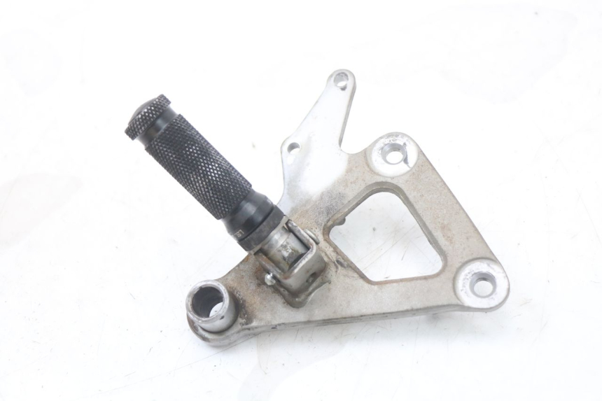 photo de PEDANA ANTERIORE SUPPORTO SUZUKI GS F 500 (2004 - 2007)