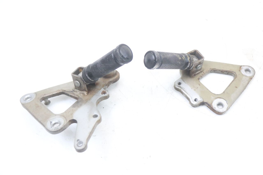 photo de PEDANA ANTERIORE SUPPORTO SUZUKI GS F 500 (2004 - 2007)