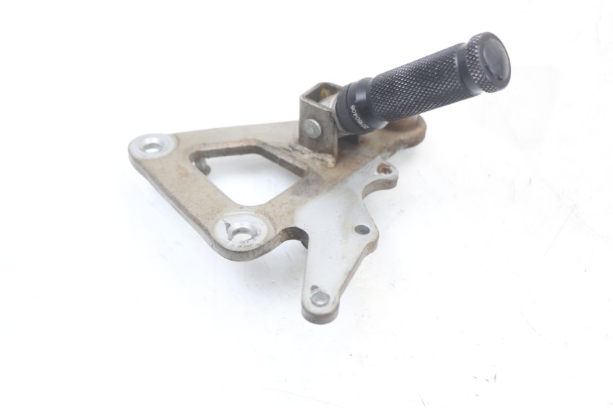 photo de PEDANA ANTERIORE SUPPORTO SUZUKI GS F 500 (2004 - 2007)