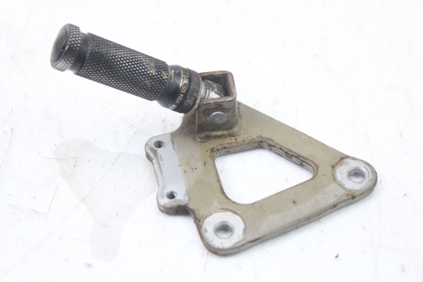 photo de PEDANA ANTERIORE SUPPORTO SUZUKI GS F 500 (2004 - 2007)