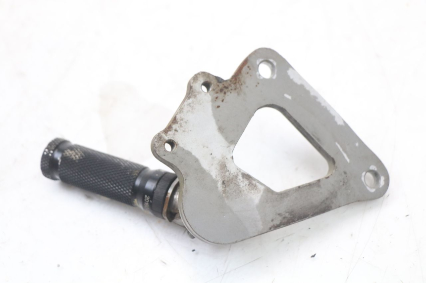 photo de PEDANA ANTERIORE SUPPORTO SUZUKI GS F 500 (2004 - 2007)