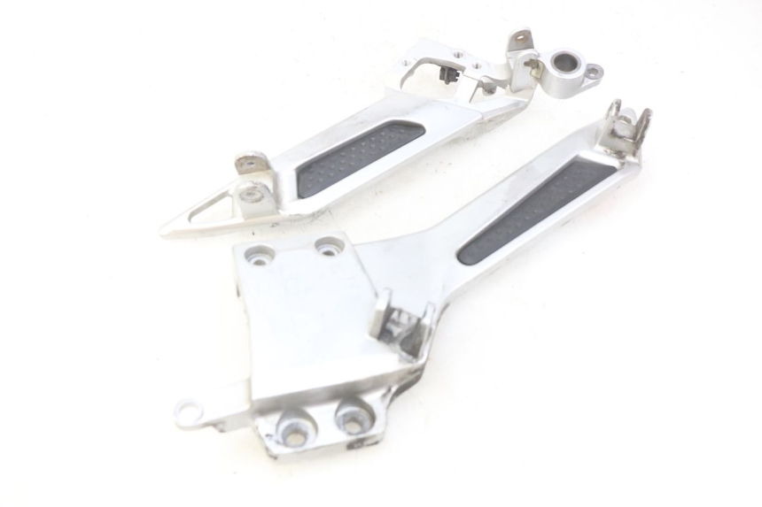 photo de COPPIA DI PIASTRE PER PEDANE ANTERIORI YAMAHA FJR ABS 1300 (2006 - 2012)