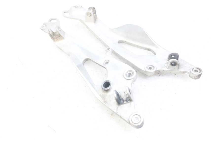 photo de COPPIA DI PIASTRE PER PEDANE ANTERIORI YAMAHA TDM ABS 900 (2002 - 2014)