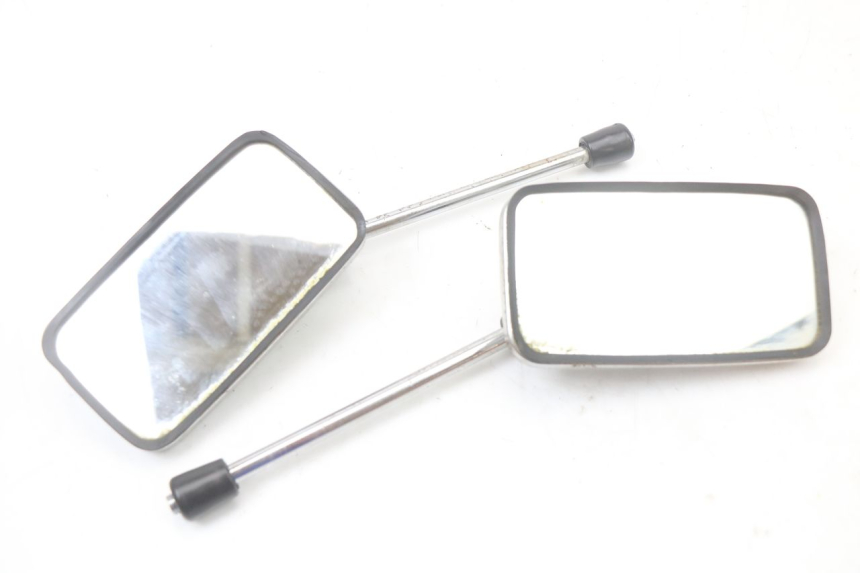 photo de SPECCHI SUZUKI GN 125 (1997 - 2000)