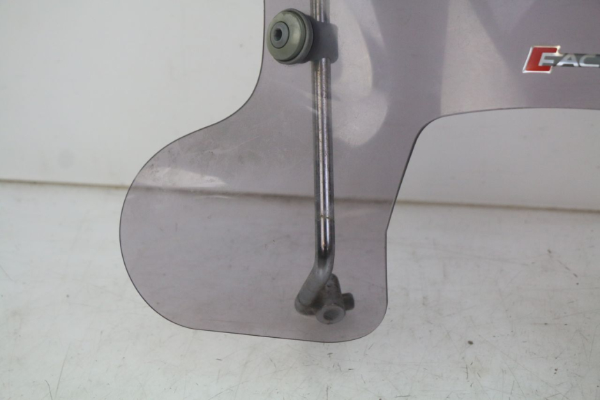 photo de PARABREZZA PIAGGIO VESPA SPRINT 2T 50 (2014 - 2018)