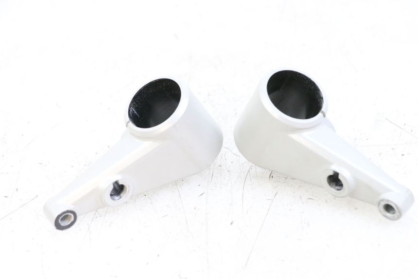 photo de SUPPORTO FARO ANTERIORE ROYAL ENFIELD CONTINENTAL GT 650 (2019 - 2024)