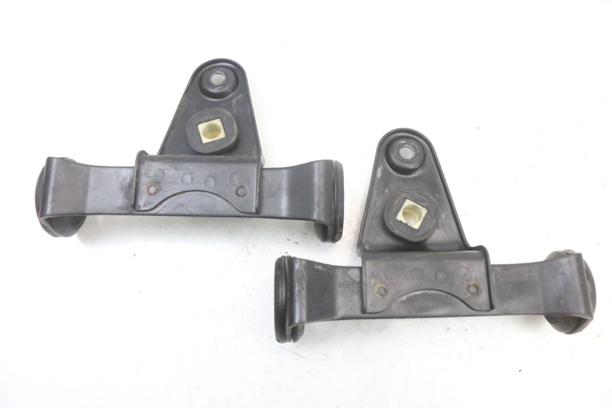 photo de SUPPORTO FARO ANTERIORE SUZUKI GSX E 250 (1982 - 1983)