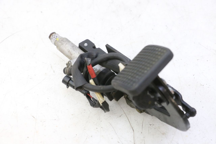 photo de PEDALE DEL FRENO PIAGGIO MP3 RL 250 (2007 - 2010)