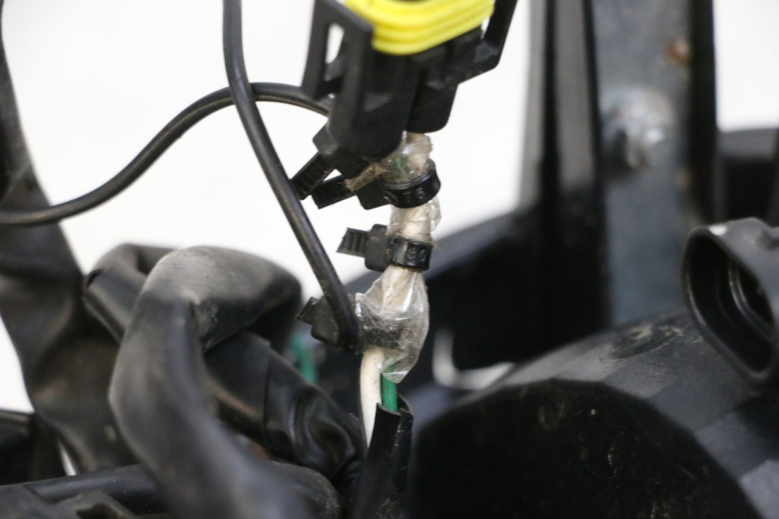 photo de FARO ANTERIORE MAG POWER BOMBERS 4T 50 (2016 - 2026) - Altra vista dell'articolo