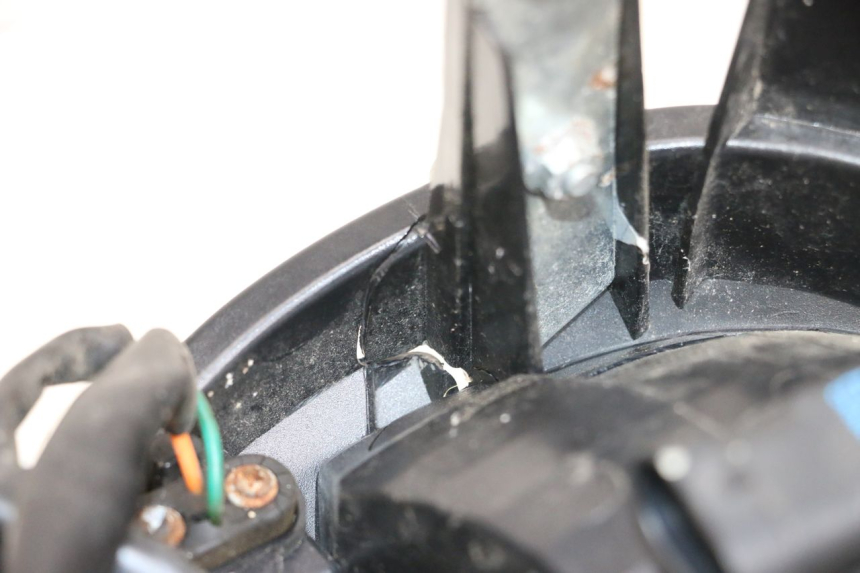 photo de FARO ANTERIORE MAG POWER BOMBERS 4T 50 (2016 - 2026) - Stato della superficie e materiale