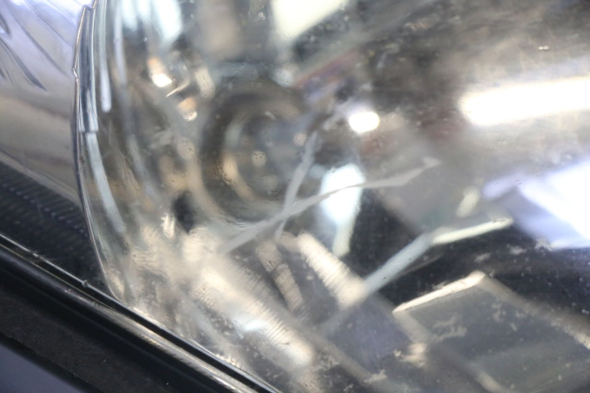 photo de FARO ANTERIORE SUZUKI DL V STROM 1000 (2002 - 2007) - Zoom sullo stato d'uso