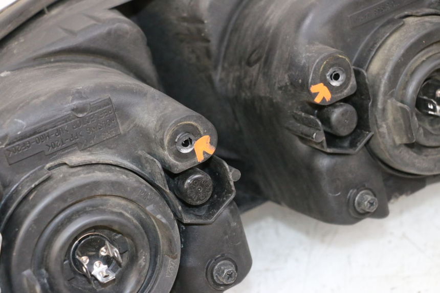 photo de FANALE ANTERIORE YAMAHA FJR ABS 1300 (2006 - 2012) - Dettagli dei punti di fissaggio