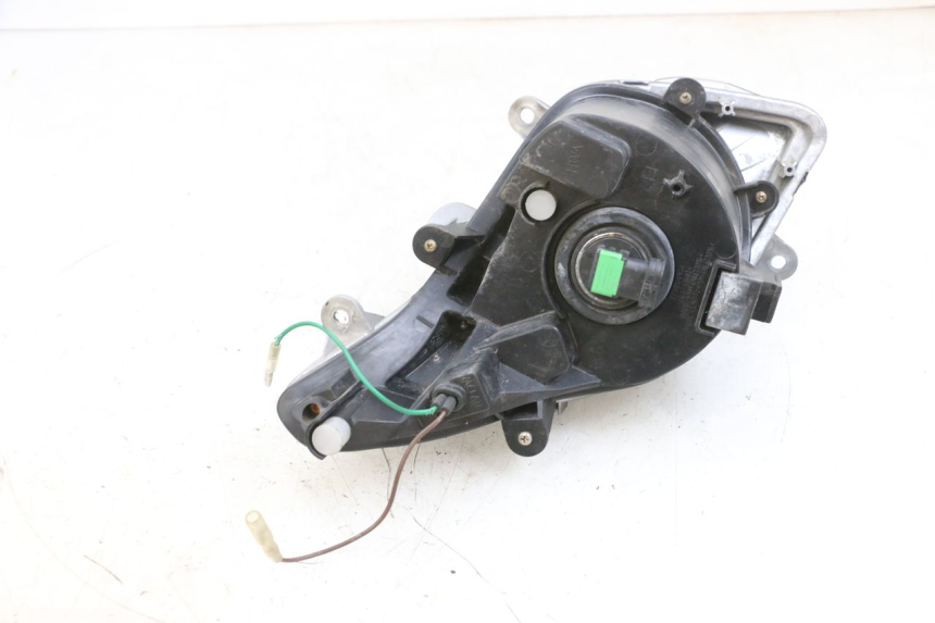 photo de FARO ANTERIORE SINISTRA SYM GTS EVO 125 (2009 - 2013) - Primo piano tecnico