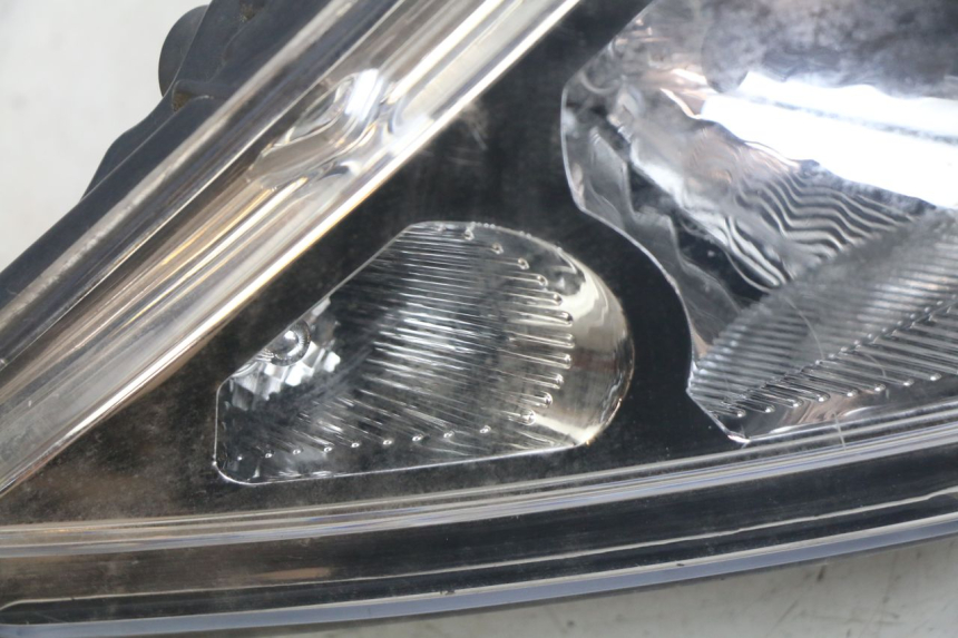 photo de FANALE ANTERIORE SINISTRO PEUGEOT SPEEDFIGHT 3 AIR 50 (2009 - 2015)