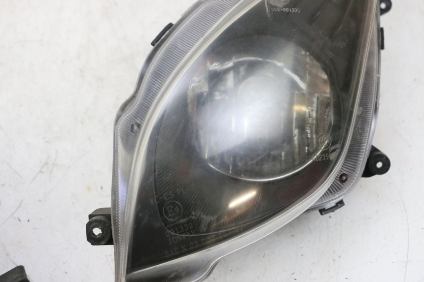 photo de FARO ANTERIORE JM MOTORS GTS 125 (2015 - 2019) - Stato della superficie e materiale
