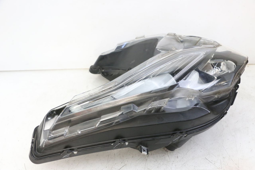 photo de FARO ANTERIORE HONDA FORZA 125 (2021 - 2025)