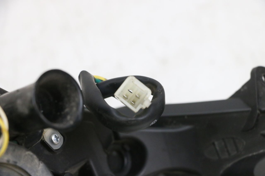 photo de FANALE ANTERIORE PEUGEOT KISBEE 4T 50 (2010 - 2017)