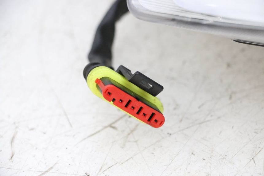 photo de FARO ANTERIORE PIAGGIO MP3 HPE 300 (2019 - 2026) - Primo piano ad alta risoluzione