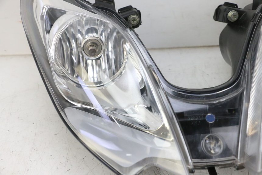 photo de FARO ANTERIORE PIAGGIO MP3 HPE 300 (2019 - 2026) - Panoramica del profilo