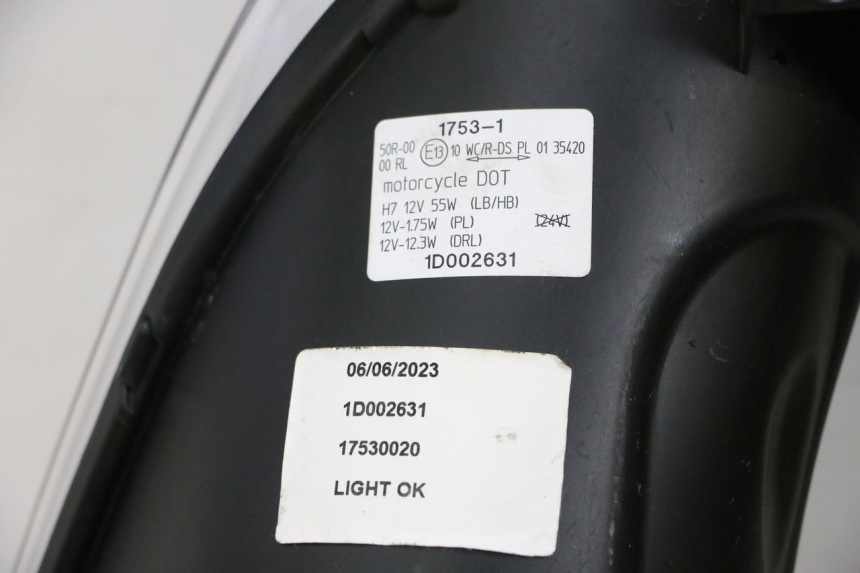 photo de FARO ANTERIORE PIAGGIO MP3 HPE 300 (2019 - 2026) - Primo piano tecnico