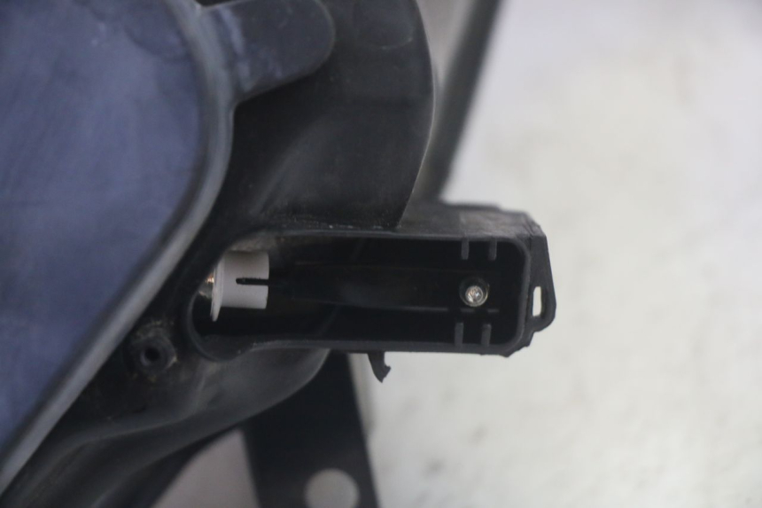 photo de FARO ANTERIORE PIAGGIO MP3 500 (2016 - 2018) - Stato della superficie e materiale