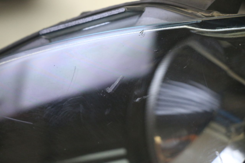 photo de FARO ANTERIORE PIAGGIO MP3 RL 250 (2006 - 2010) - Primo piano tecnico