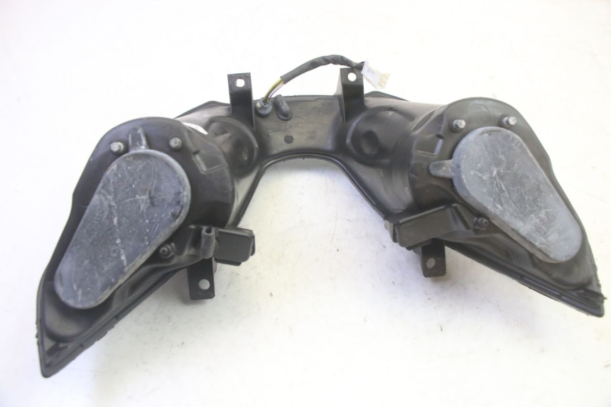 photo de FARO ANTERIORE PIAGGIO MP3 RL 250 (2006 - 2010) - Stato della superficie e materiale