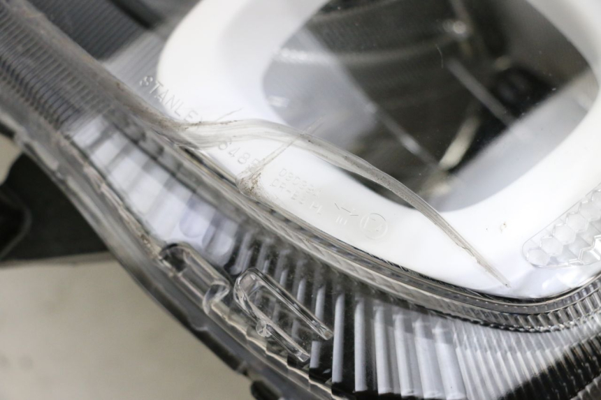 photo de FARO ANTERIORE YAMAHA NEO'S CORE 1 (2022 - 2026) - Stato della superficie e materiale