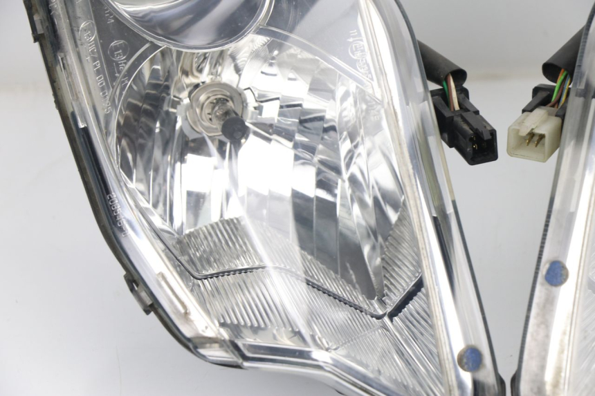 photo de FANALE ANTERIORE PEUGEOT SATELIS COMPRESSOR K15 125 (2006 - 2009)