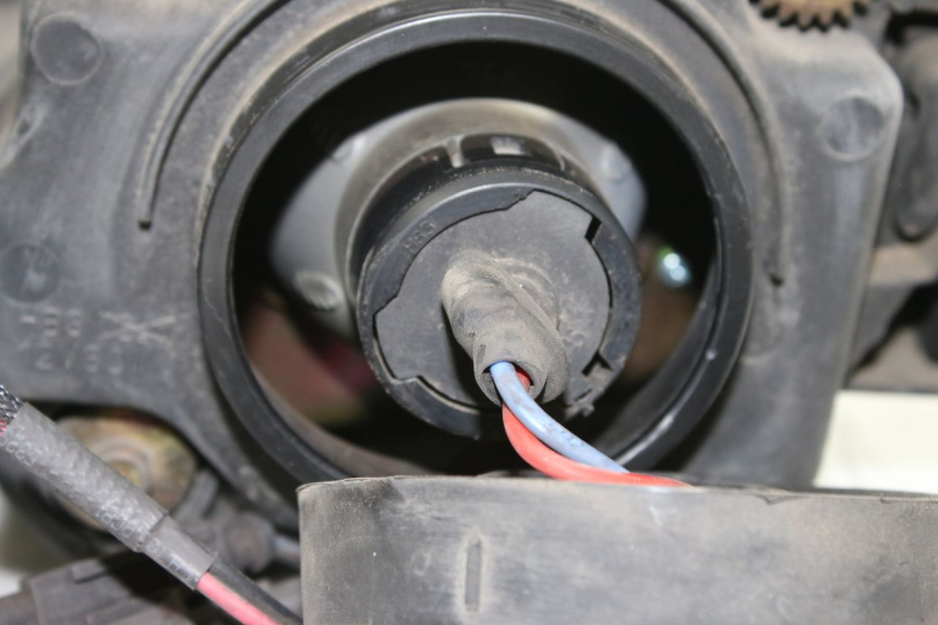 photo de FARO ANTERIORE SUZUKI GSF S BANDIT 600 (2000 - 2004)