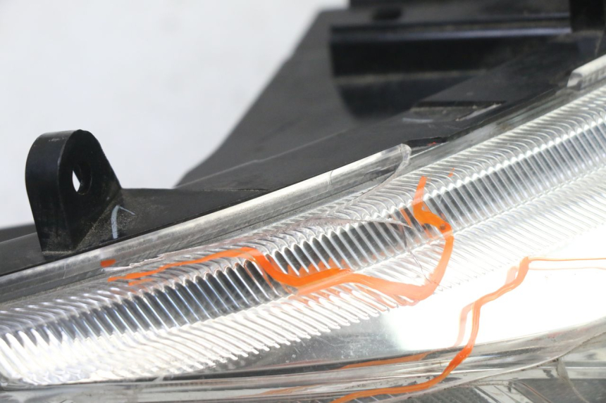 photo de FANALE ANTERIORE APRILIA SXR 50 (2021 - 2023)
