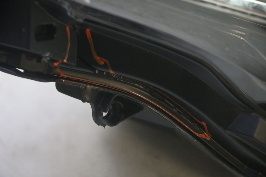 photo de FARO ANTERIORE YAMAHA TRICITY 300 (2020 - 2024) - Stato della superficie e materiale