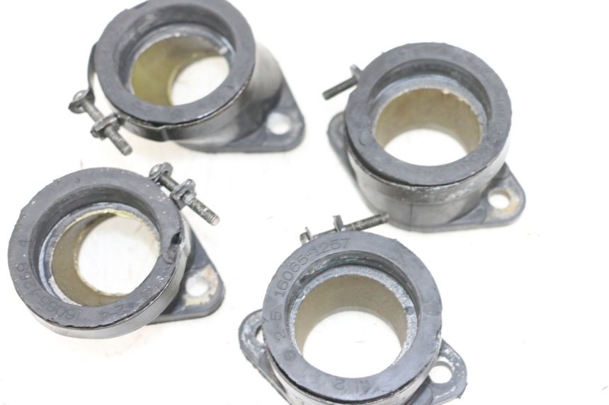 photo de COLLETTORE ASPIRAZIONE KAWASAKI ZR 7 750 (1999 - 2001) - Primo piano tecnico