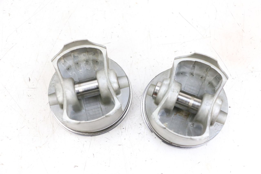 photo de PISTONE  SUZUKI BURGMAN EXECUTIVE ABS 650 (2006 - 2012) - Primo piano tecnico