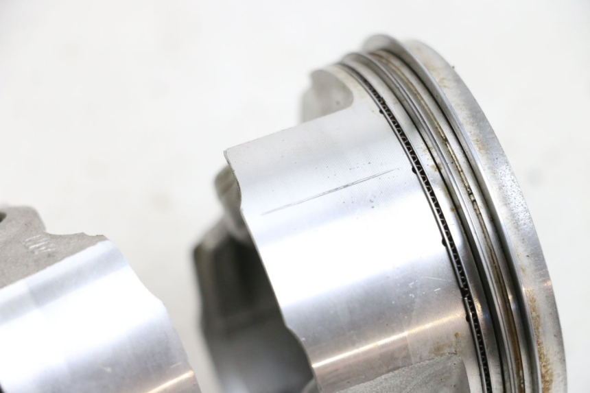 photo de PISTONE  KAWASAKI NINJA 400 (2018 - 2023) - Zoom sullo stato d'uso