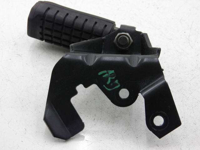 photo de PEDANA POSTERIORE DESTRA SUPPORTO APRILIA SCARABEO 100 (2003 - 2012)