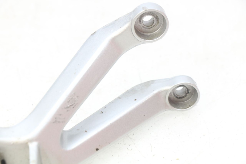 photo de PEDANA POSTERIORE DESTRA SUPPORTO HONDA CBR RR FIREBLADE 900 (1992 - 1994)