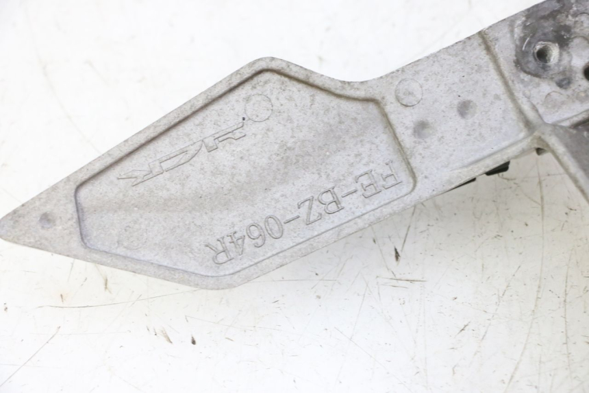 photo de PEDANA POSTERIORE DESTRA SUPPORTO STAHO FH 50 (2018 - 2019)