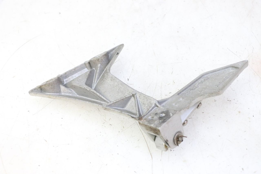 photo de PEDANA POSTERIORE DESTRA SUPPORTO STAHO FH 50 (2018 - 2019)