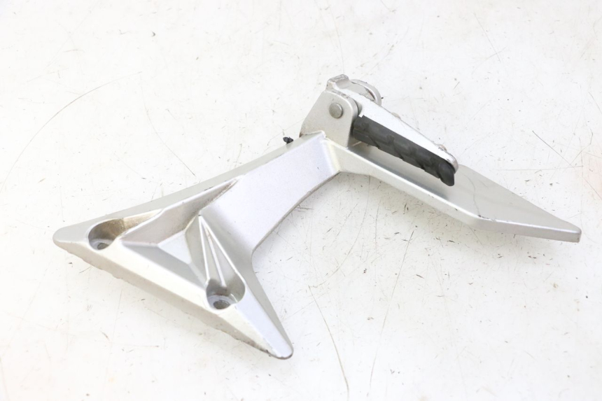 photo de PEDANA POSTERIORE DESTRA SUPPORTO STAHO FH 50 (2018 - 2019)