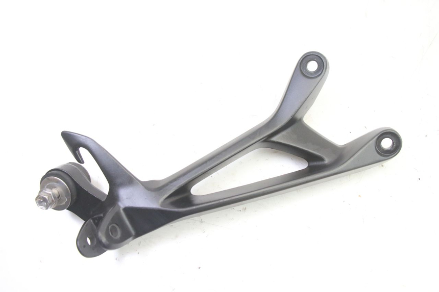 photo de PEDANA POSTERIORE DESTRA SUPPORTO SUZUKI GSR 750 (2011 - 2017)