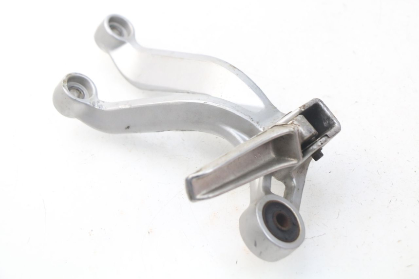 photo de PIASTRA PEDANA POSTERIORE DESTRA SUZUKI GSX-R GSXR 600 (2001 - 2003)