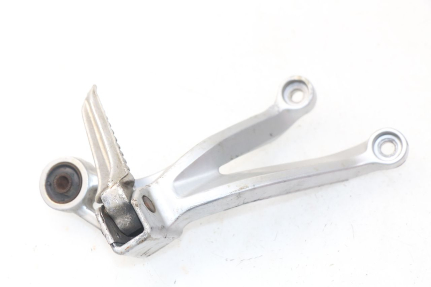 photo de PIASTRA PEDANA POSTERIORE DESTRA SUZUKI GSX-R GSXR 600 (2001 - 2003)