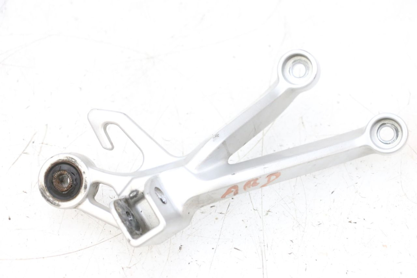 photo de PEDANA POSTERIORE DESTRA SUPPORTO SUZUKI GSXR GSX-R 1000 (2003 - 2004) - Vista principale