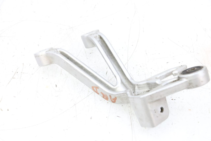 photo de PEDANA POSTERIORE DESTRA SUPPORTO SUZUKI GSXR GSX-R 1000 (2003 - 2004) - Zoom sullo stato d'uso